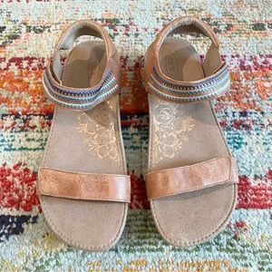 New Aetrex sandals, 10